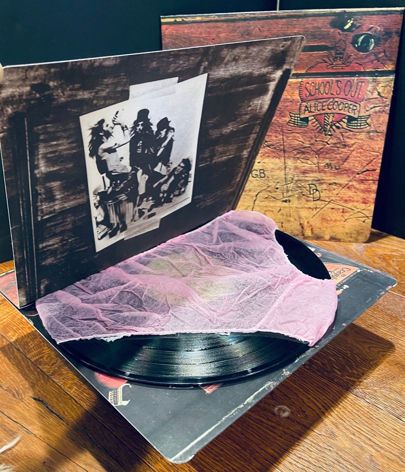 Alice Cooper - School's Out (Limited Anniversary Edition, Die Cut Desk Cover and Panties)