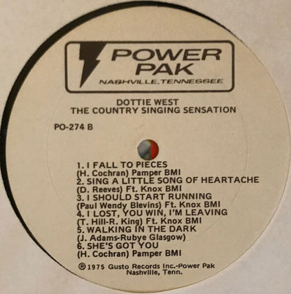 Dottie West : The Country Girl Singing Sensation ()