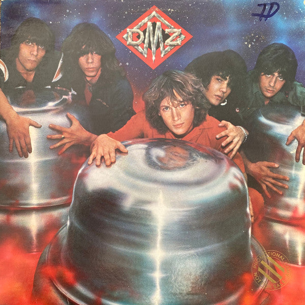 DMZ (2) : DMZ (LP,Album)