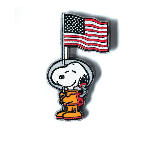 PEANUTS - Astronaut Snoopy Flag Pin